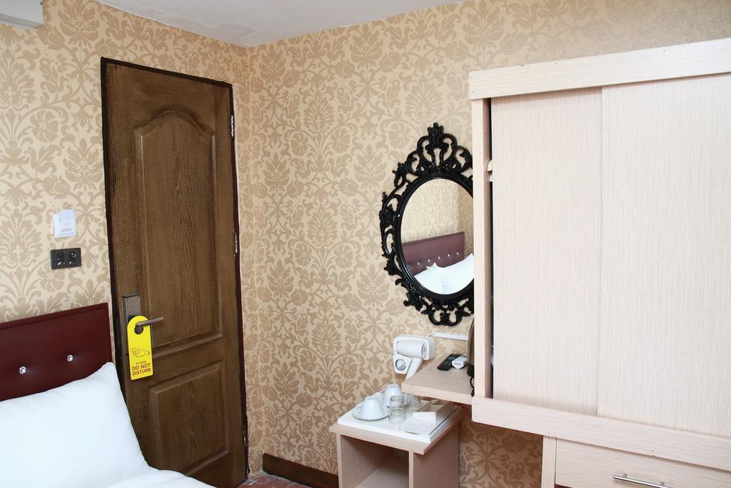 Harrys Suite Hotel 방콕 객실 사진