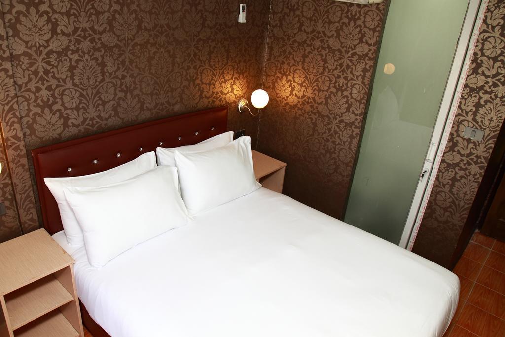 Harrys Suite Hotel 방콕 객실 사진