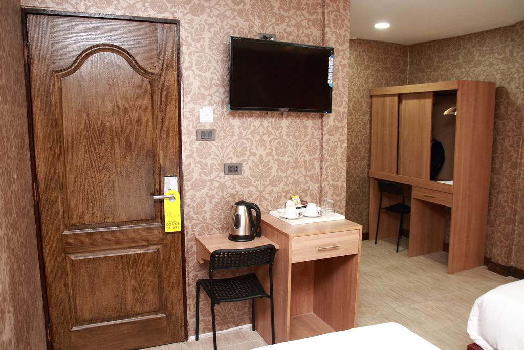 Harrys Suite Hotel 방콕 객실 사진