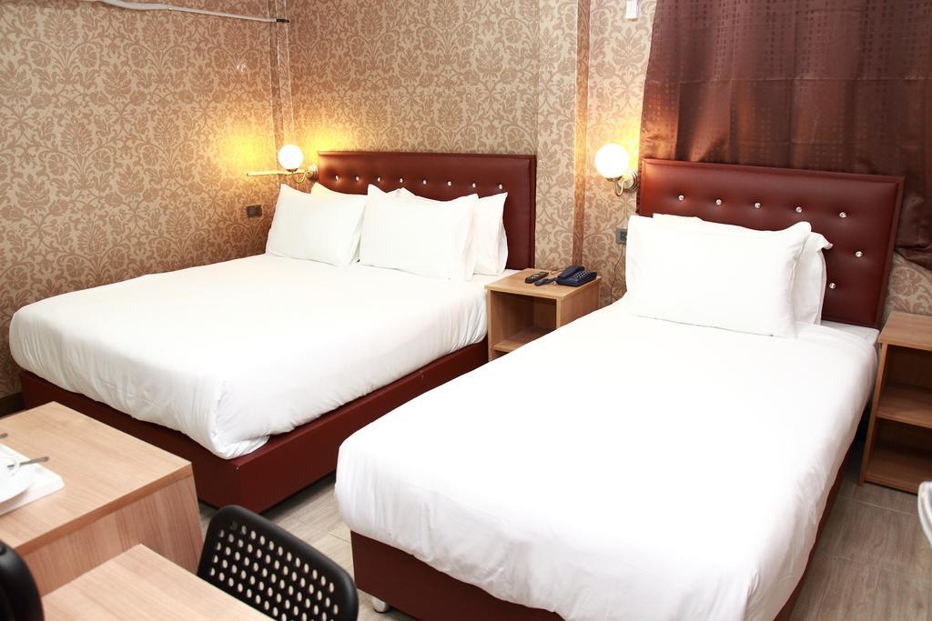 Harrys Suite Hotel 방콕 객실 사진