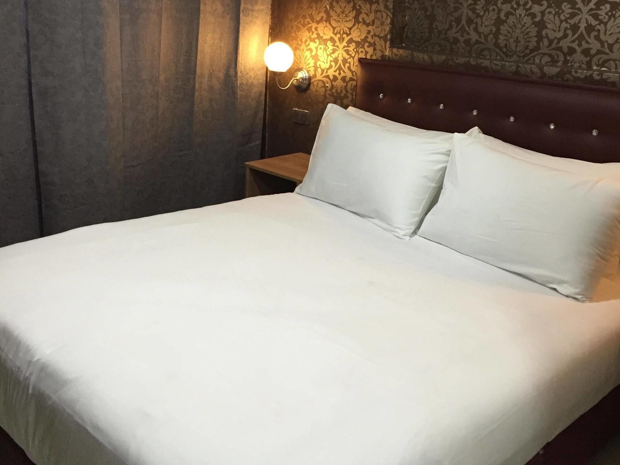 Harrys Suite Hotel 방콕 외부 사진