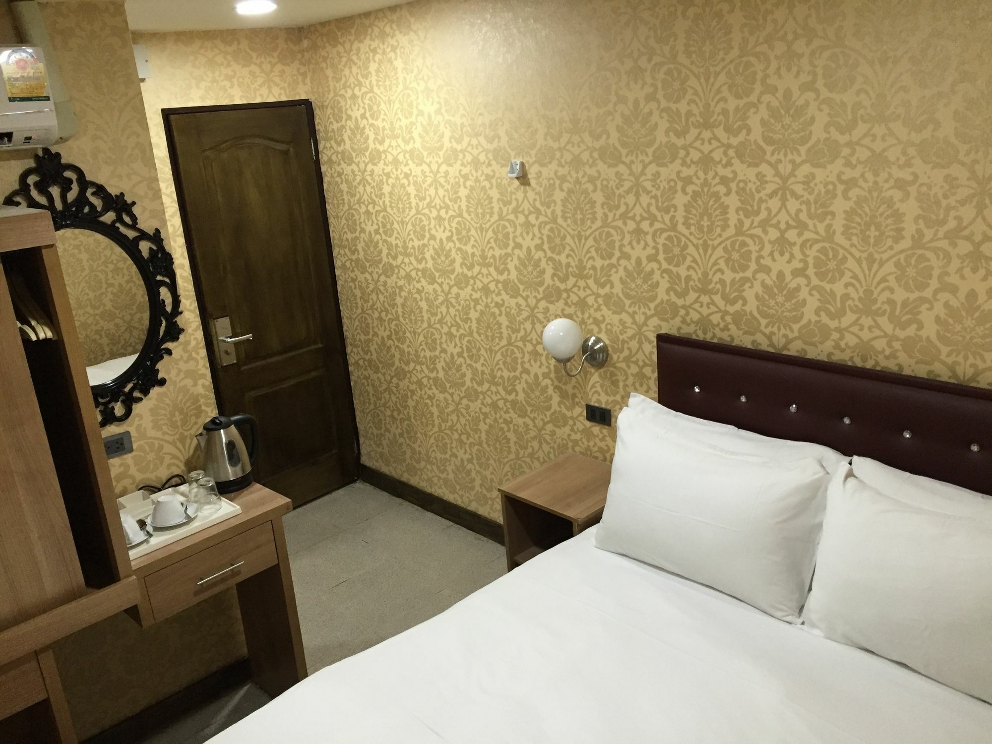 Harrys Suite Hotel 방콕 외부 사진