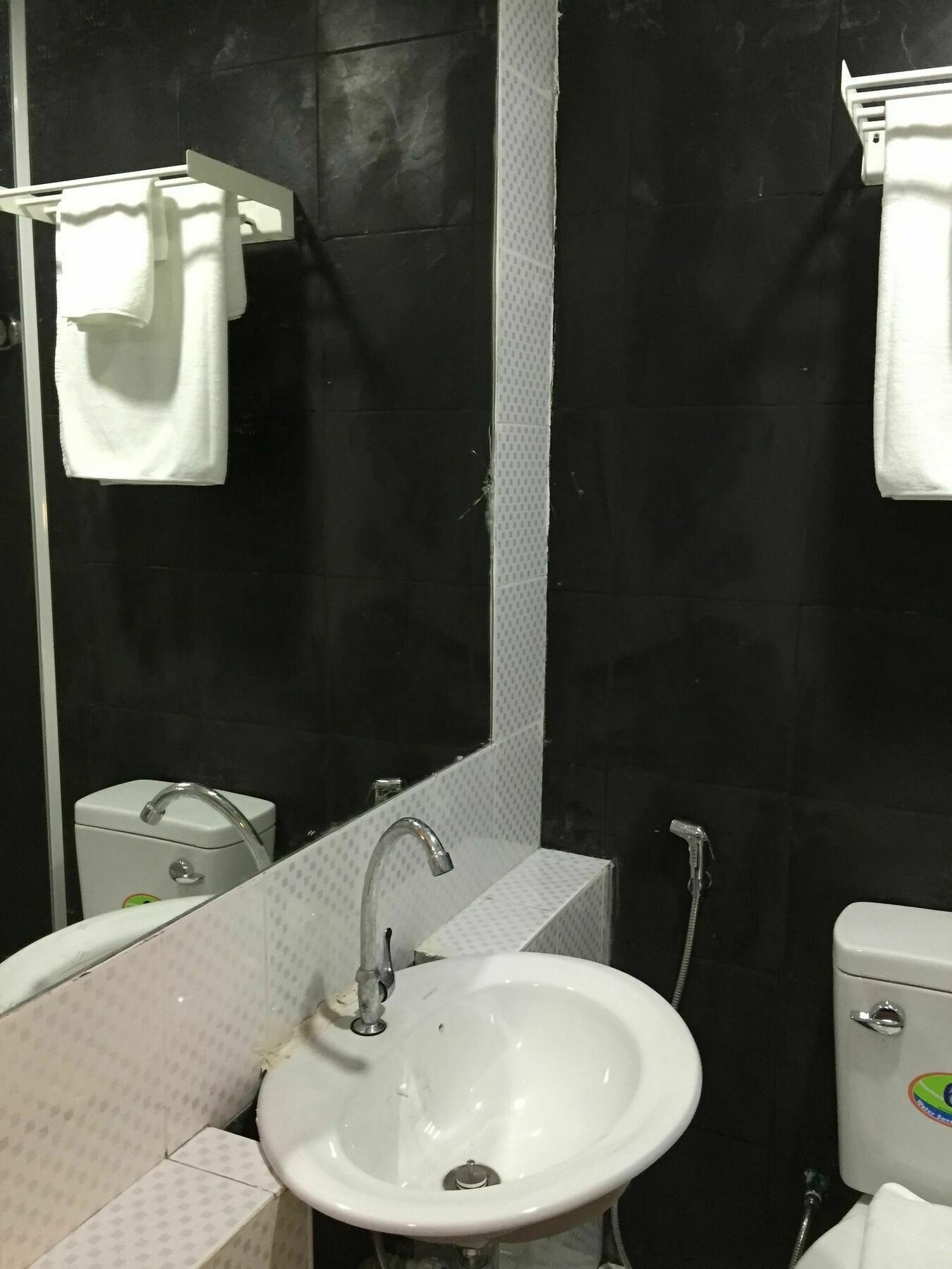 Harrys Suite Hotel 방콕 외부 사진
