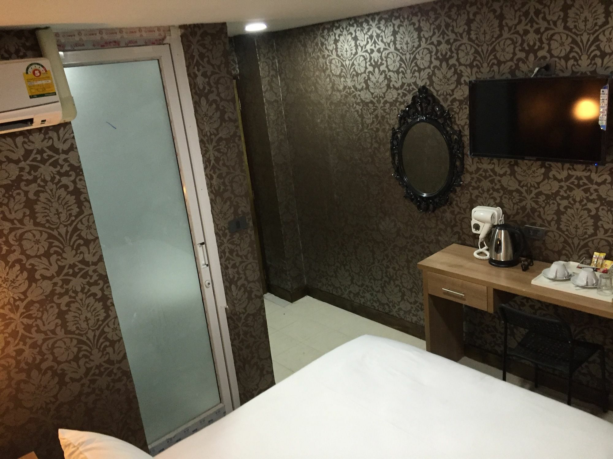 Harrys Suite Hotel 방콕 외부 사진